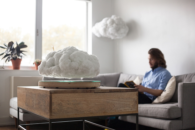The levitating cloud speaker