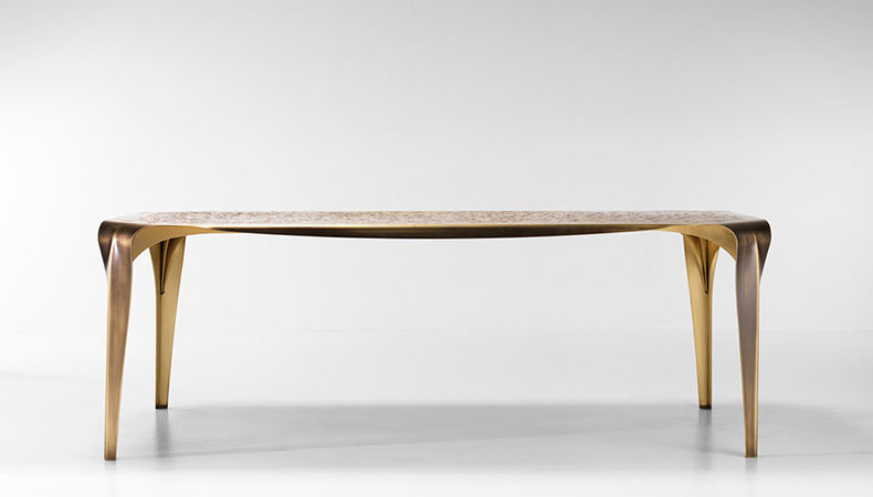 The sleek Convivium table