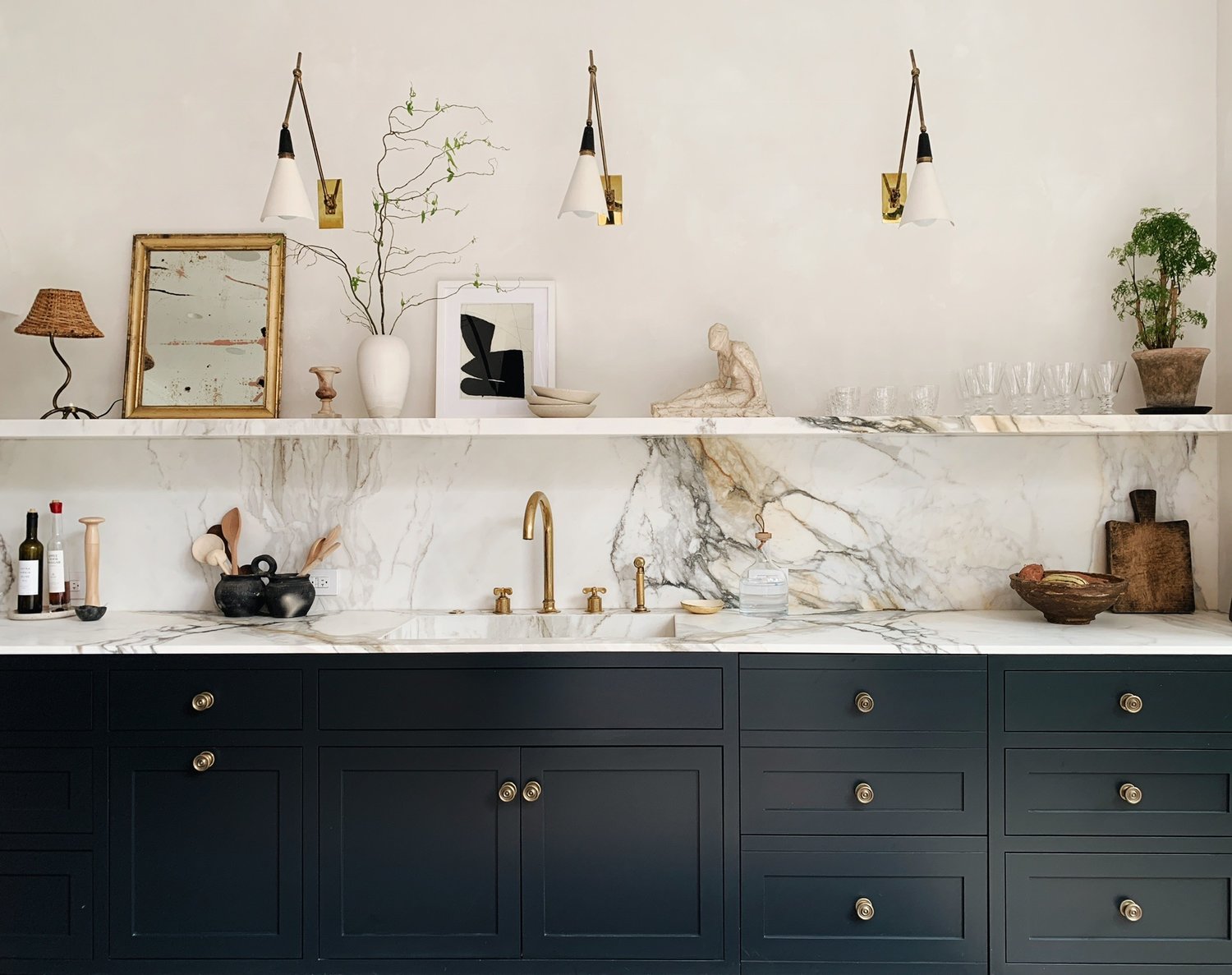 Marble kitchen with dark units styled by NYC based Colin King