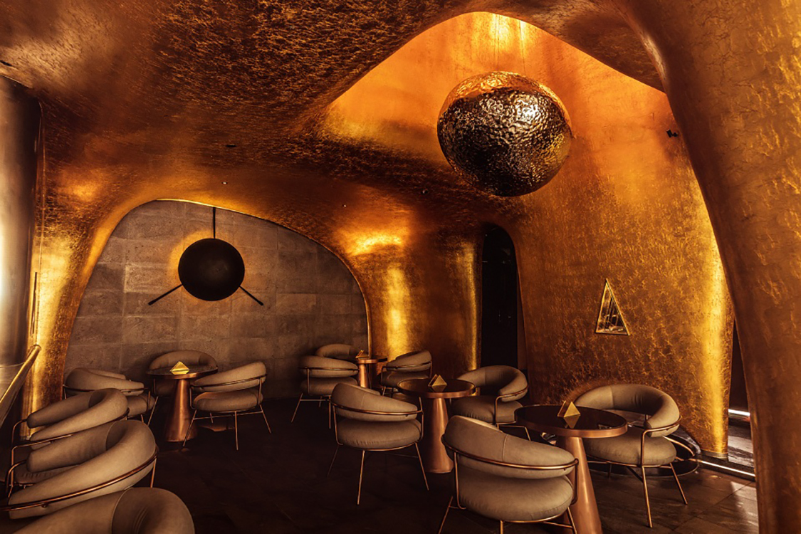 Golden whiskey bar in China