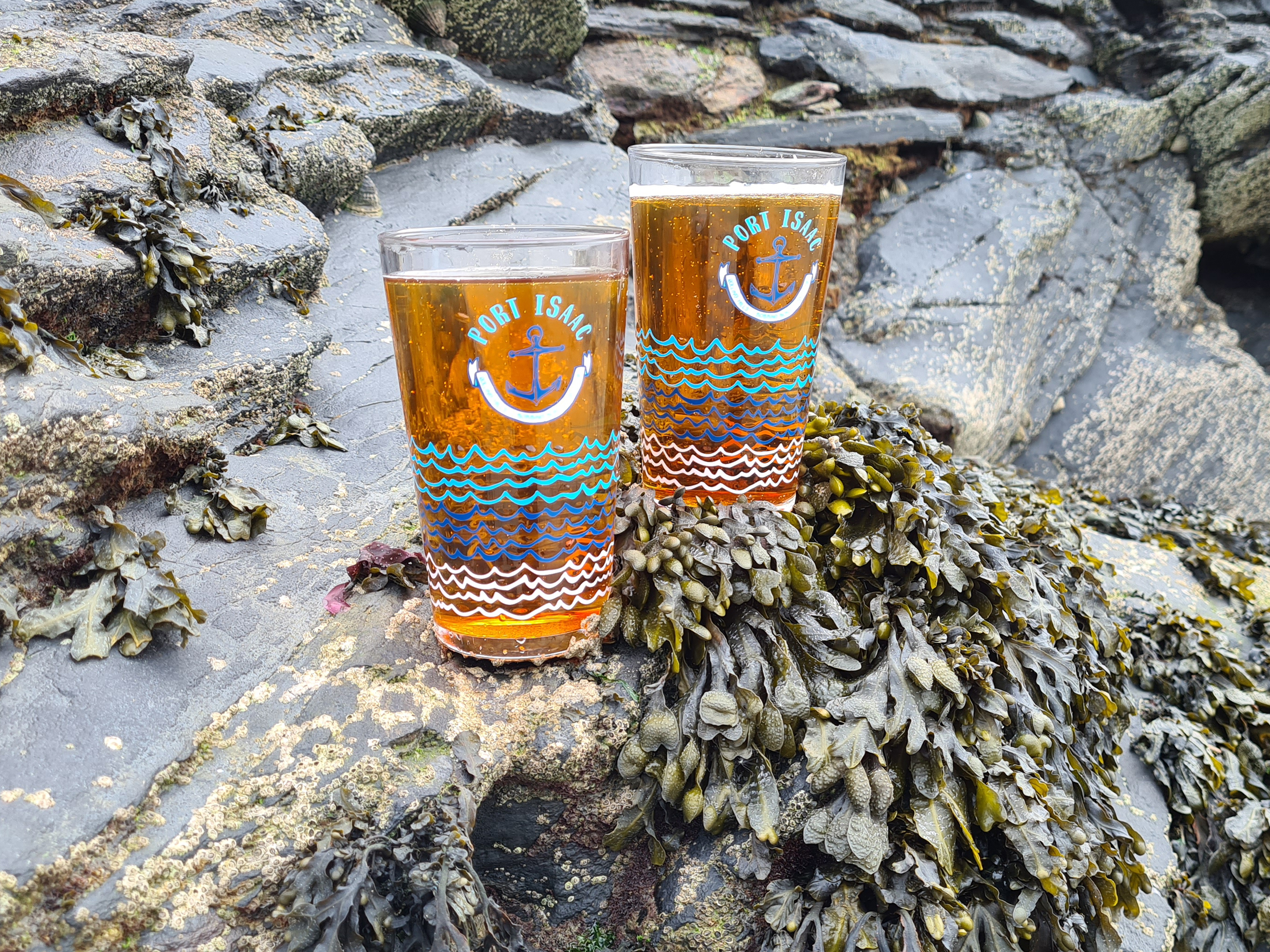 Harbour Treats pint glass featuring blue illustrated Port Isaac and nautical motifs
